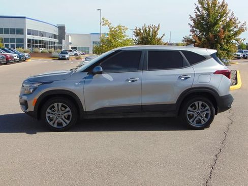 Used 2022 Kia Seltos LX AWD/4WD image 7