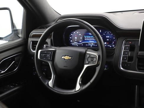 Used 2023 Chevrolet Suburban Premier image 15