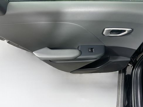 Used 2025 Kia K4 LXS image 25