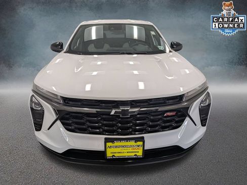 Used 2024 Chevrolet Trax RS w/ Sunroof Package FWD image 2