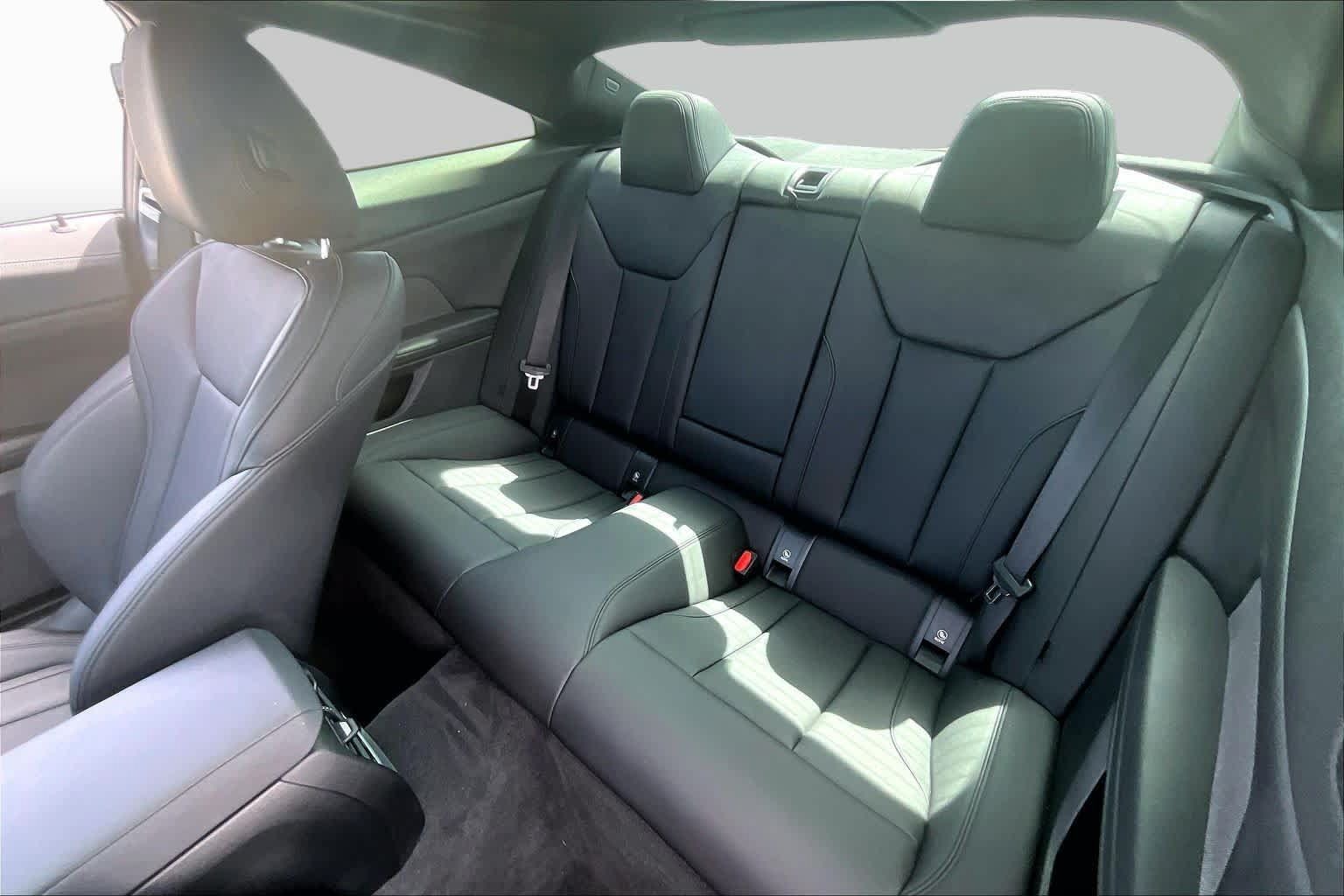 Used 2021 BMW 430i Coupe w/ M Sport Package RWD image 17