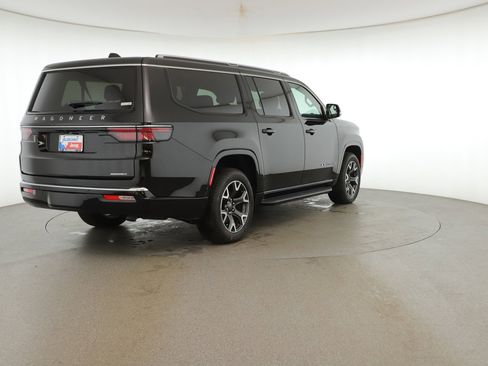 New 2024 Jeep Wagoneer L Series III w/ HD Trailer Tow Package image 32