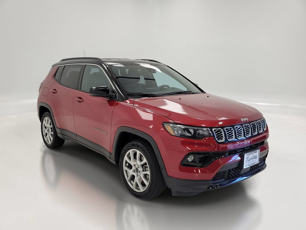 Used 2025 Jeep Compass Limited AWD/4WD image 3