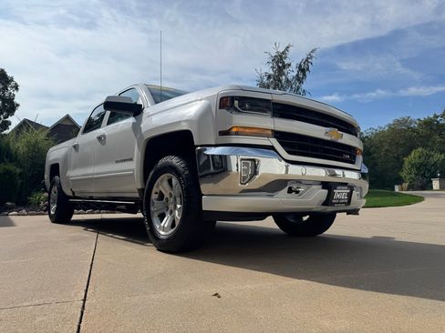 Used 2018 Chevrolet Silverado 1500 LT w/ All Star Edition image 27