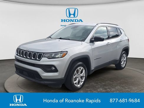 Used 2024 Jeep Compass Latitude AWD/4WD image 1