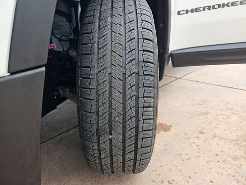 New 2026 Jeep Cherokee Limited image 35