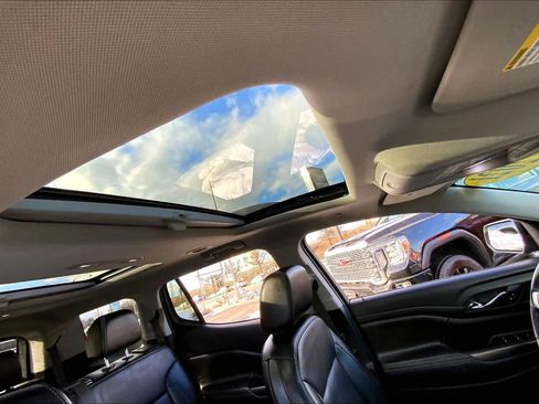 Used 2021 GMC Acadia SLT image 16