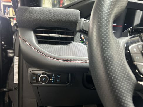 Used 2025 Ford Explorer ST-Line w/ ST-Line Street Pack image 20