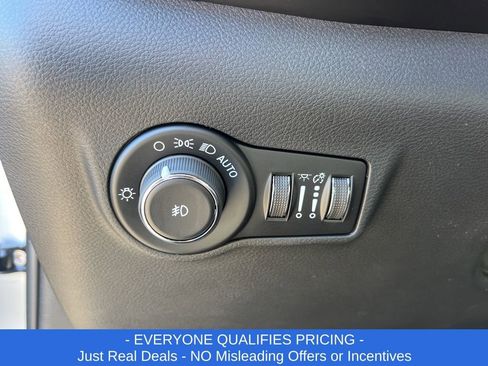 New 2026 Jeep Compass Latitude image 11