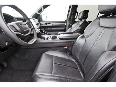 Used 2024 Jeep Wagoneer L Series III w/ Flexible Seating Group AWD/4WD image 6
