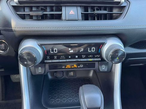 Used 2024 Toyota RAV4 XLE AWD/4WD image 31