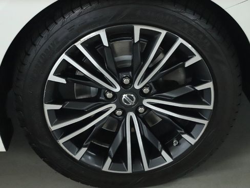 Used 2017 Nissan Maxima Platinum image 10