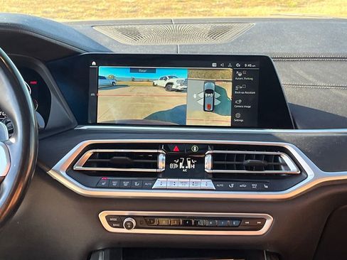 Used 2022 BMW X7 M50i w/ Cold Weather Package image 20