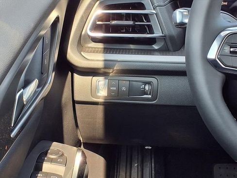 New 2026 Chevrolet Traverse LT image 17