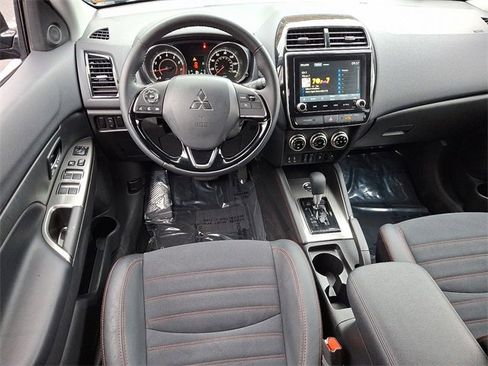 Used 2025 Mitsubishi Outlander Sport AWD image 11