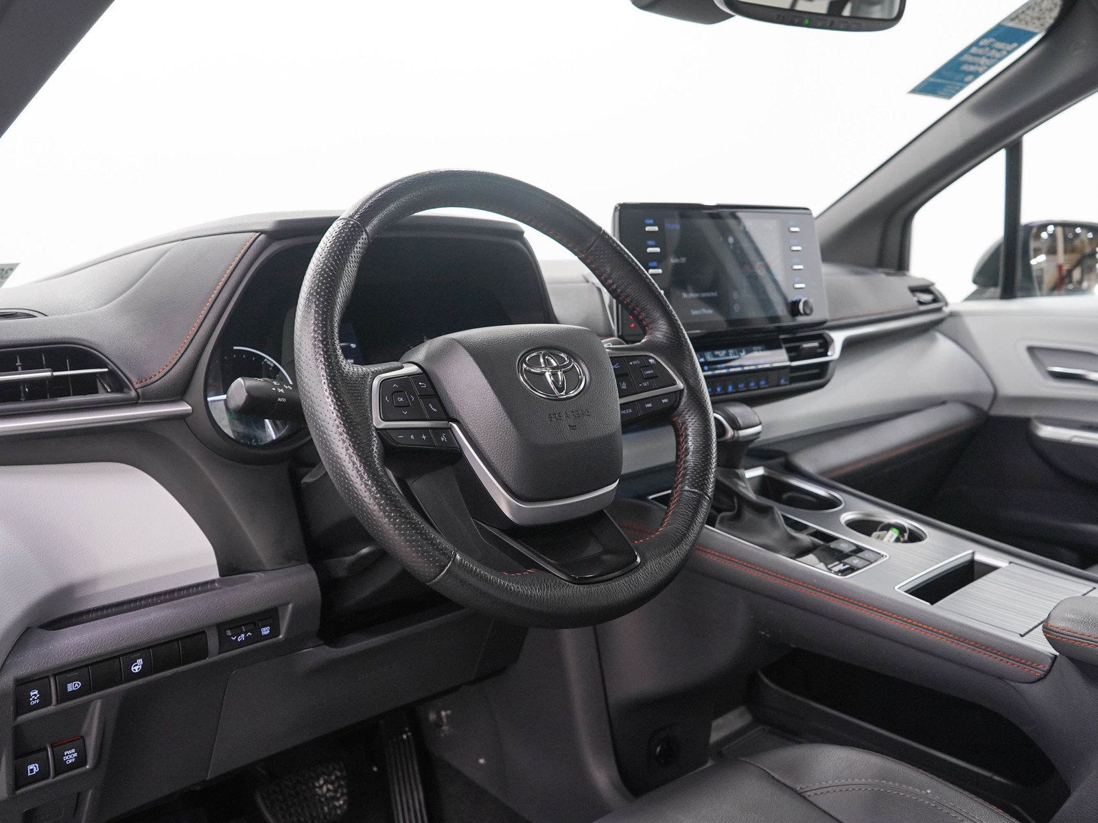 Used 2024 Toyota Sienna XSE AWD/4WD image 25