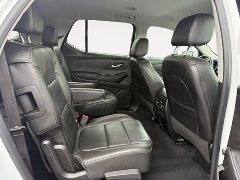 Used 2020 Chevrolet Traverse LT w/ LT Premium Package image 18