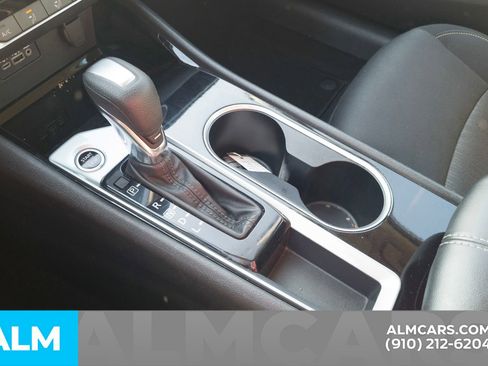 Used 2024 Nissan Altima 2.5 SV image 10