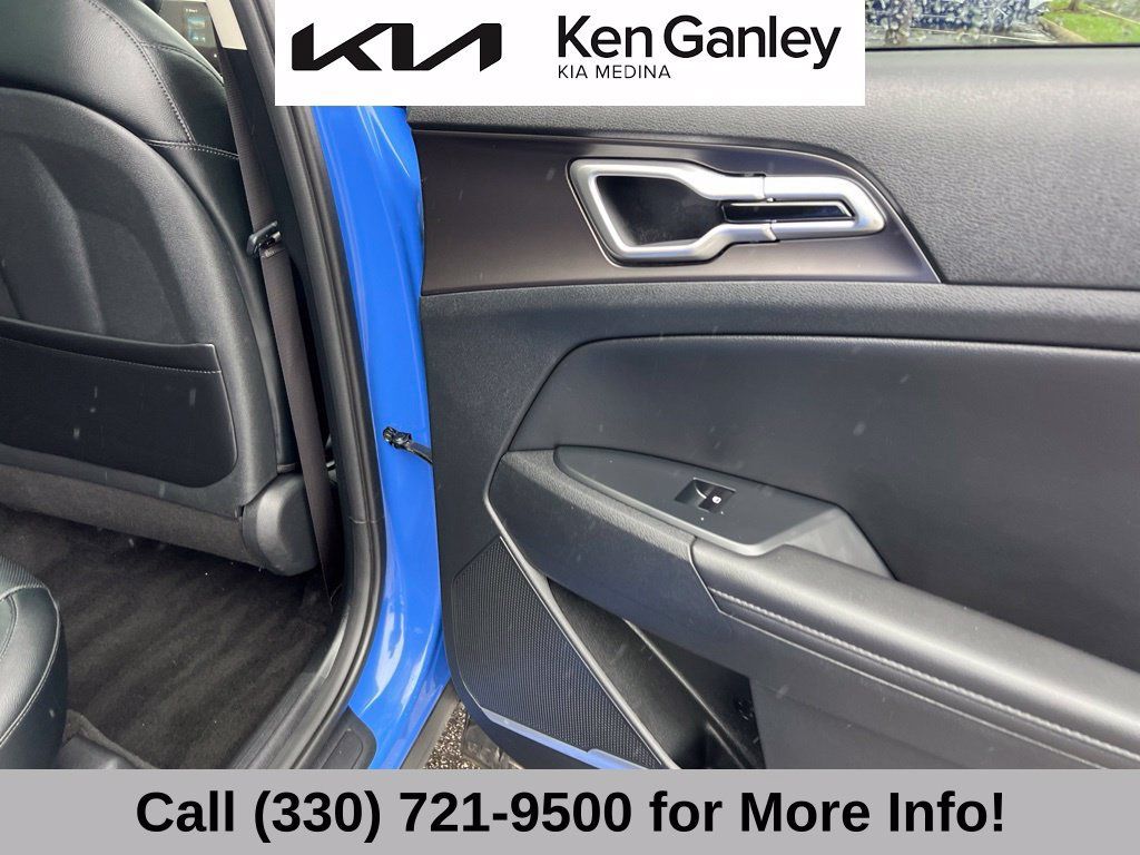 Certified 2026 Kia Sportage EX w/ EX Panorama Roof Package FWD image 54