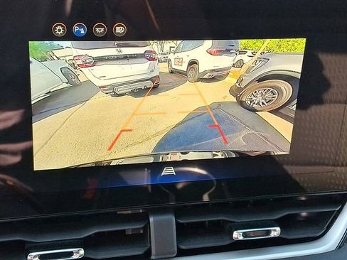 Used 2025 Chevrolet Equinox LT FWD image 12