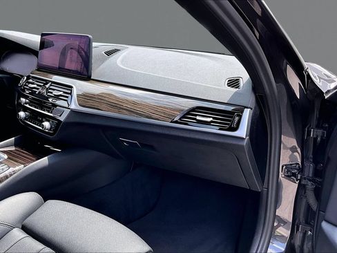 Used 2021 BMW 530i RWD image 17
