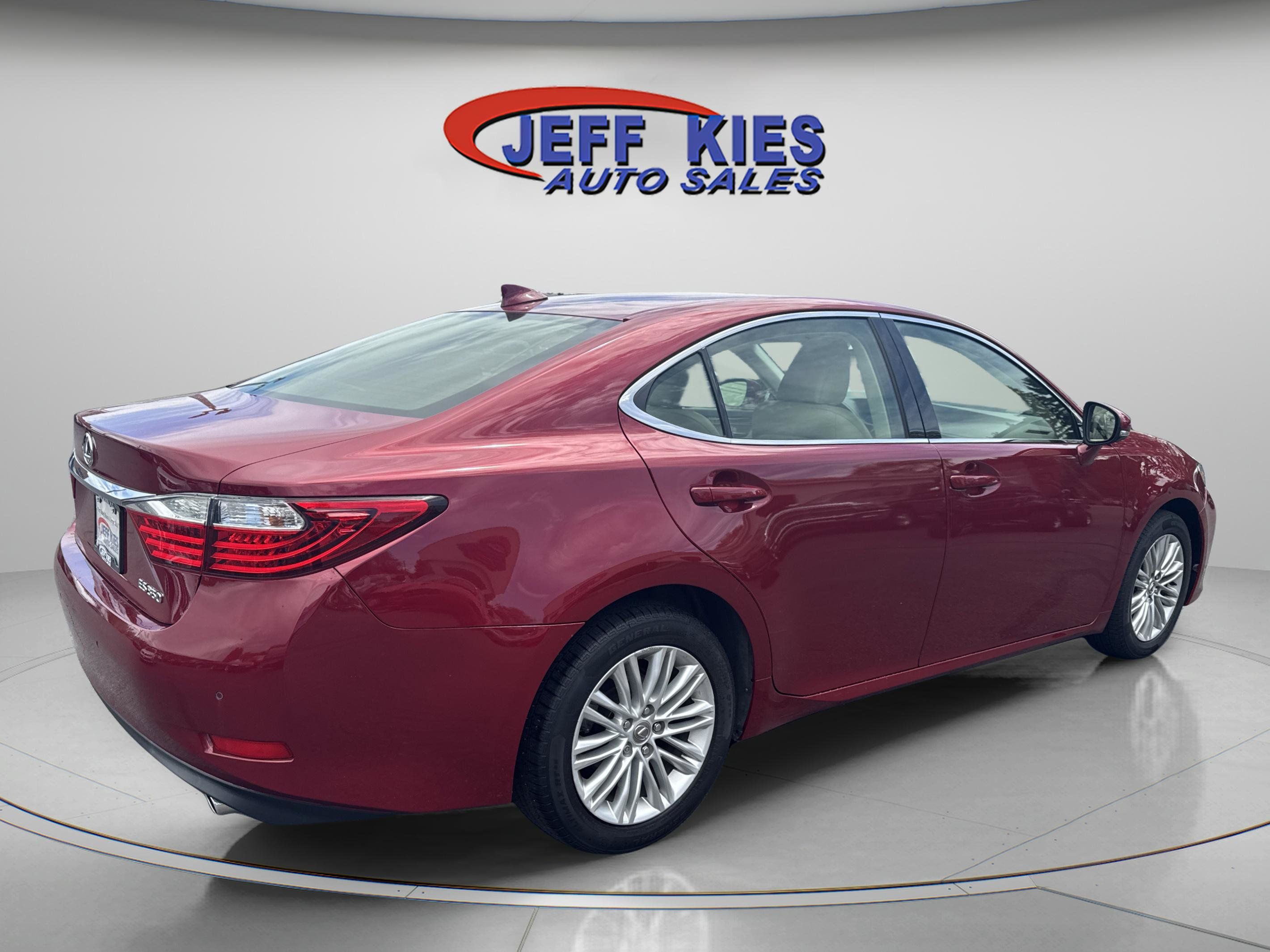 Used 2015 Lexus ES 350 w/ Luxury Package FWD image 6