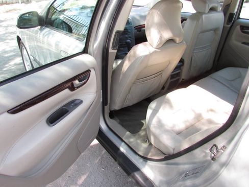 Used 2001 Volvo V70 image 14