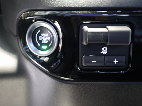 Used 2025 GMC Sierra 1500 Elevation image 21