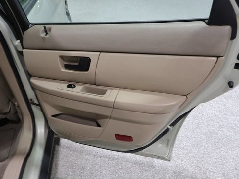 Used 2006 Ford Taurus SEL FWD image 21
