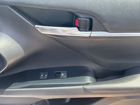 Used 2020 Toyota Camry SE image 8