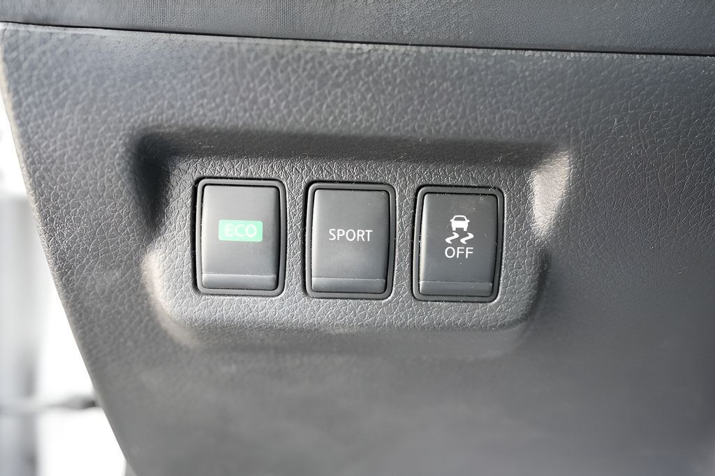 Used 2013 Nissan Sentra SR FWD image 24