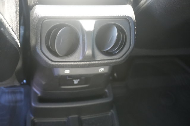 Used 2021 Jeep Wrangler Unlimited Sahara AWD/4WD image 17