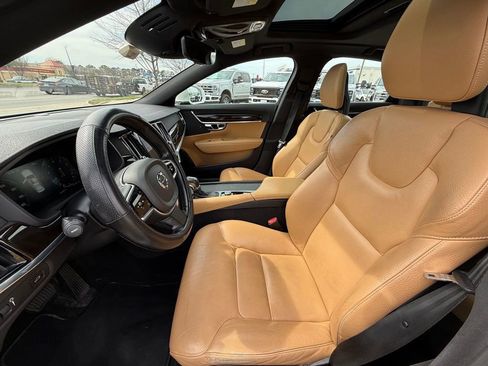 Used 2017 Volvo S90 T6 Momentum w/ Vision Package image 18