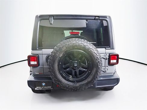 Used 2018 Jeep Wrangler Unlimited Sahara image 6