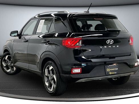 Used 2023 Hyundai Venue SEL FWD image 4
