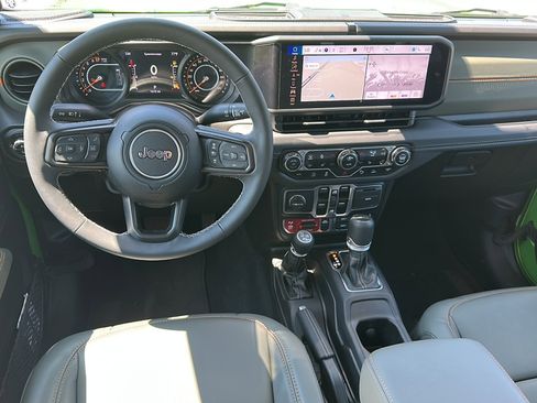 Used 2025 Jeep Gladiator Mojave image 20