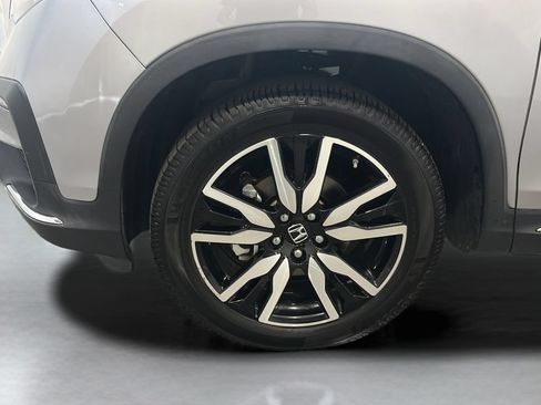 Used 2019 Honda Pilot Touring image 9