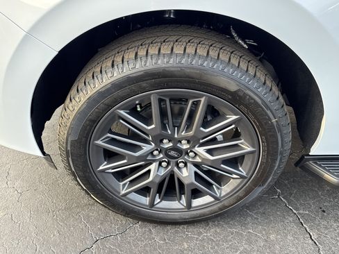 New 2026 Ford Expedition Platinum image 11