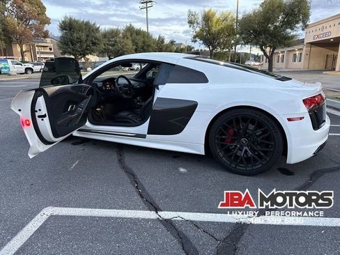 Used 2018 Audi R8 V10 w/ Carbon Exterior Package image 45