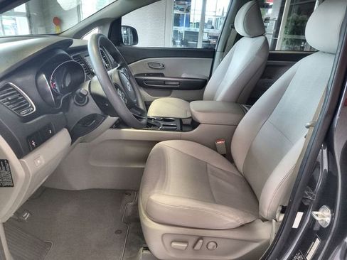 Used 2019 Kia Sedona LX FWD image 12