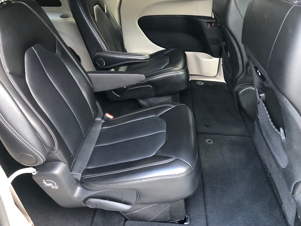 Used 2024 Chrysler Pacifica Touring-L FWD image 25