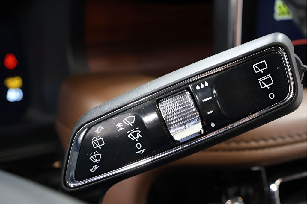Used 2023 Lincoln Nautilus Reserve AWD/4WD image 17