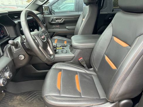 Used 2024 GMC Sierra 1500 AT4 w/ Technology Package AWD/4WD image 9