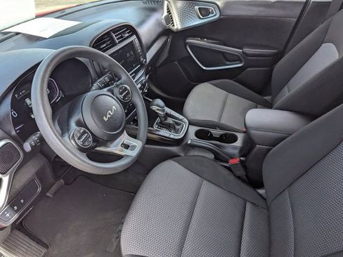 Used 2025 Kia Soul LX w/ LX Technology Package image 21