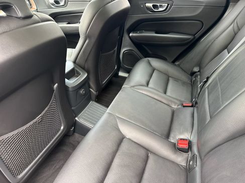 Certified 2023 Volvo XC60 T8 Plus AWD/4WD image 11