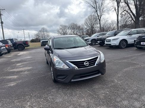 Used 2015 Nissan Versa SV image 6