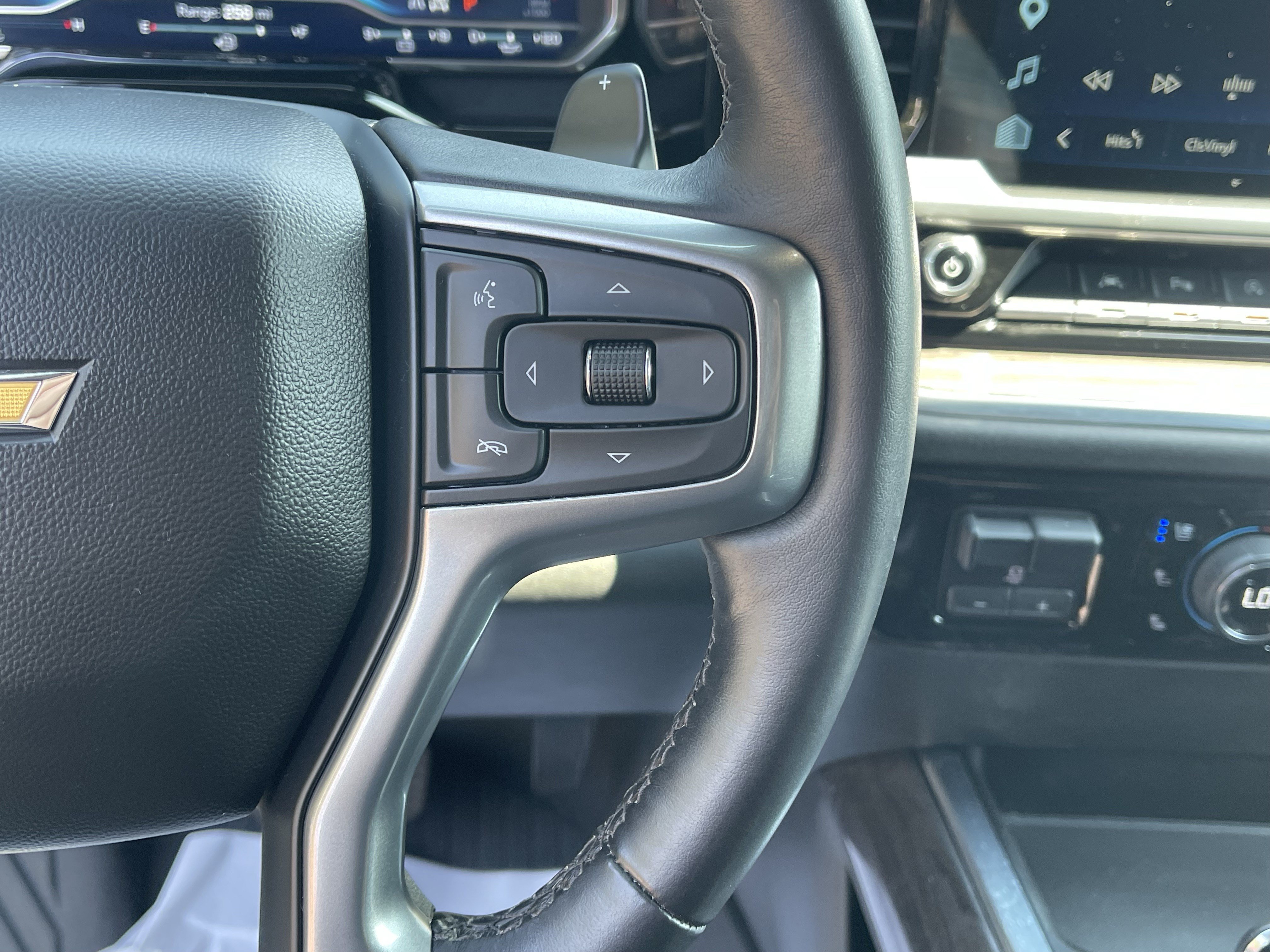 Used 2022 Chevrolet Silverado 1500 LTZ AWD/4WD image 16