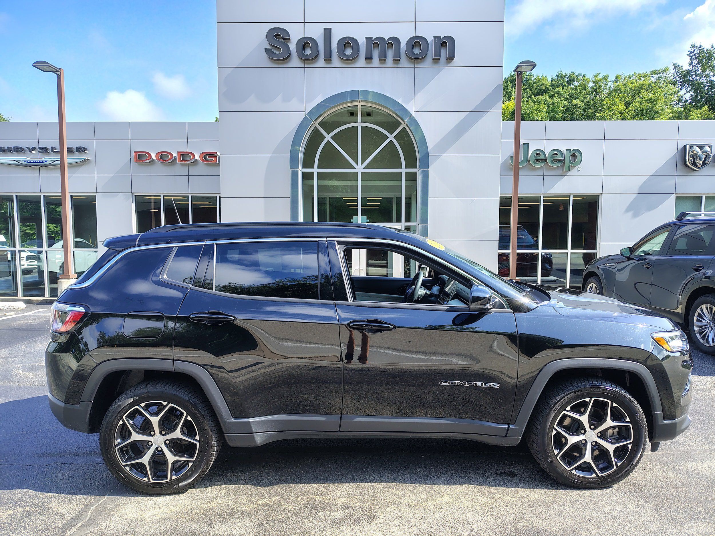 Certified 2024 Jeep Compass Limited AWD/4WD image 1