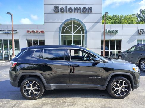Certified 2024 Jeep Compass Limited AWD/4WD image 1
