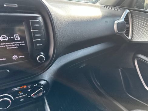 Used 2023 Kia Soul LX w/ LX Technology Package FWD image 20